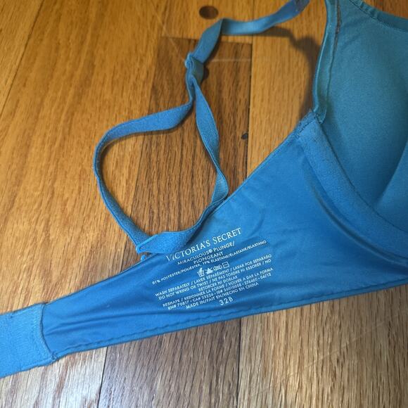 Victoria's Secret 32B Bra Blue Miraculous Plunge Underwire Back Closure Sequin - Picture 6 of 6